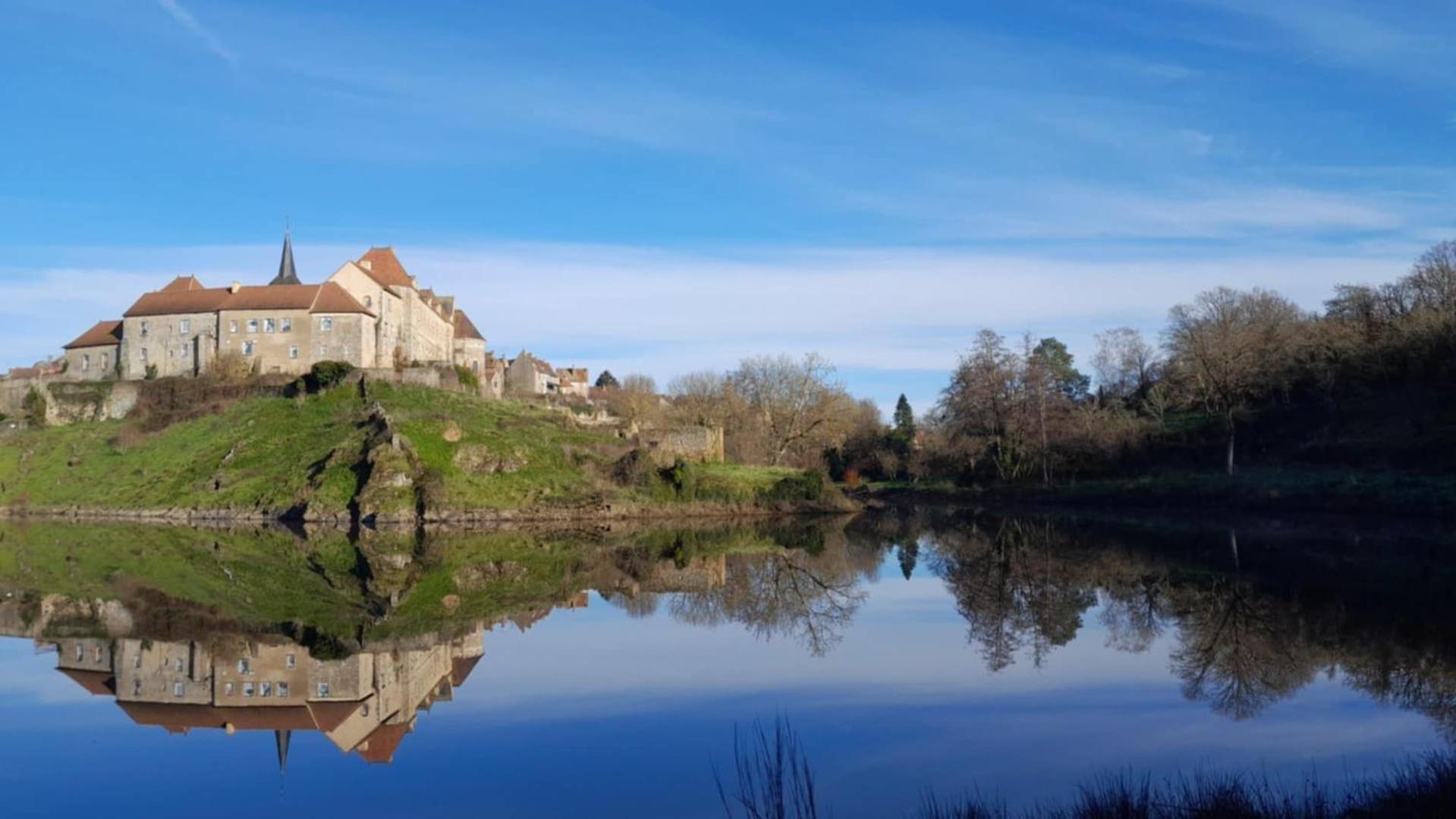 Gite "La Petite" Saint-Benoit-du-Sault Екстер'єр фото