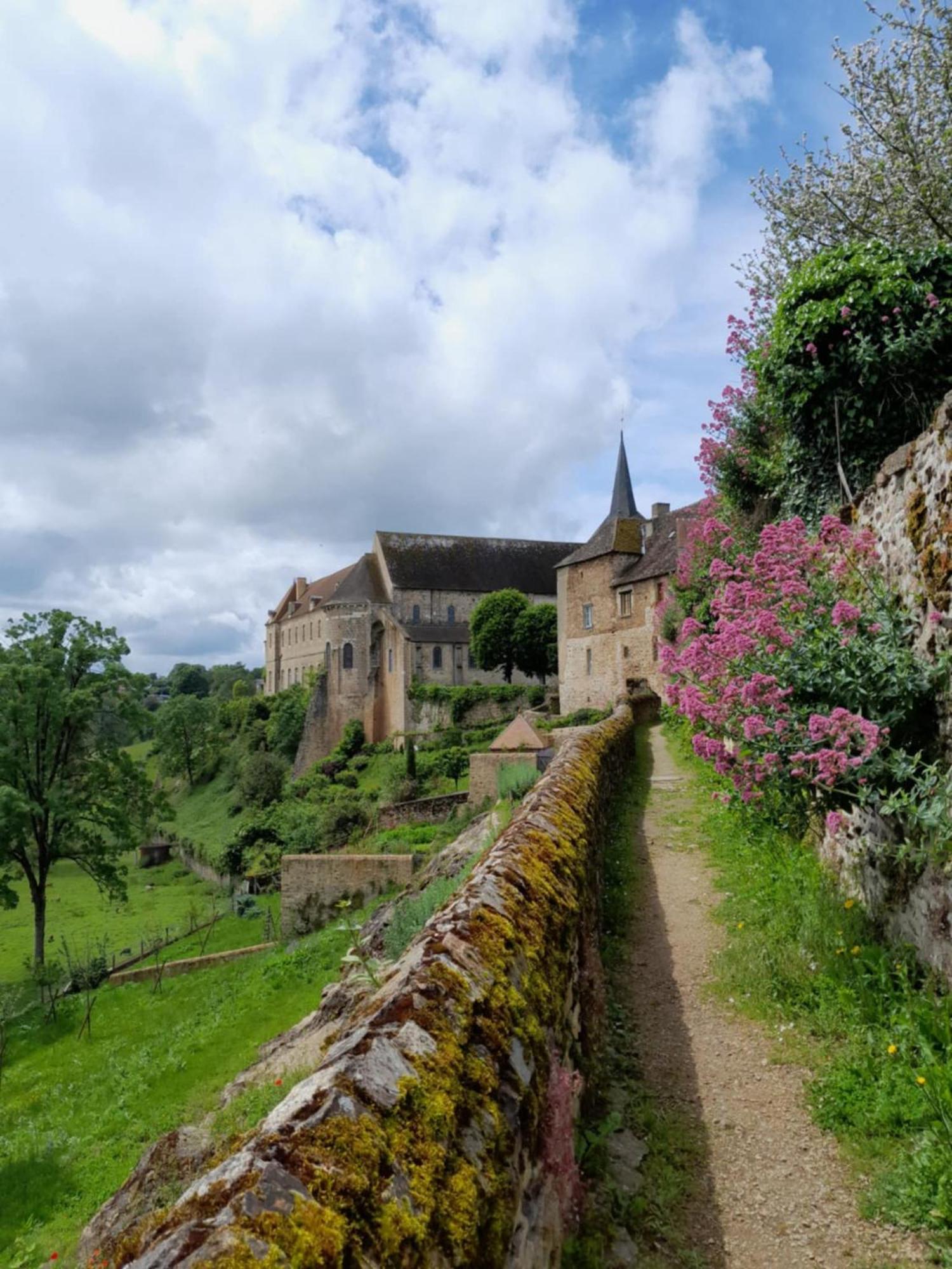 Gite "La Petite" Saint-Benoit-du-Sault Екстер'єр фото