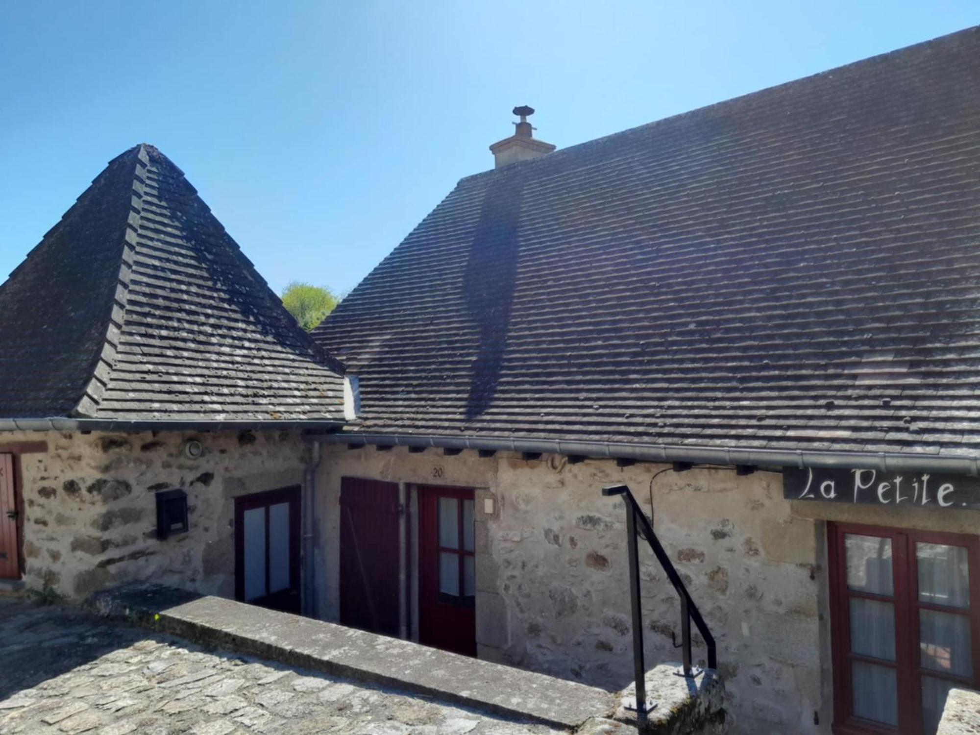 Gite "La Petite" Saint-Benoit-du-Sault Екстер'єр фото